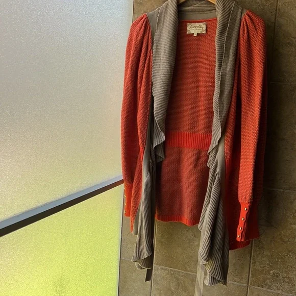 Stylish Orange and Tan Women's Sweater - Picture 8 of 13